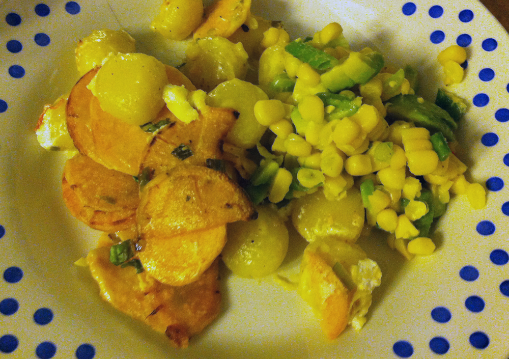 Empty the fridge - Gnocchi van zoete aardappel met mais avocado salsa