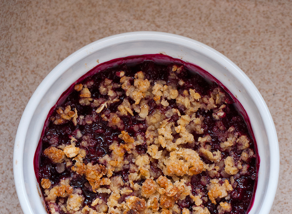 Empty the fridge - Appel bosvruchten crumble