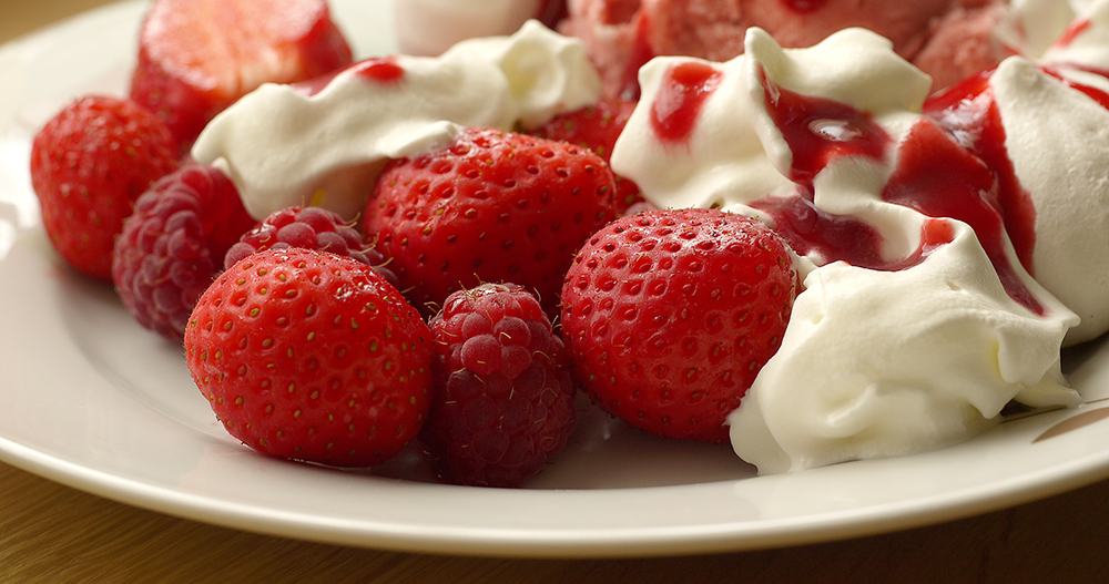 Empty the fridge - Eton mess