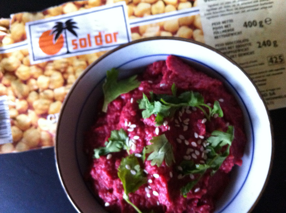 Empty the Fridge - Hummus met rode biet