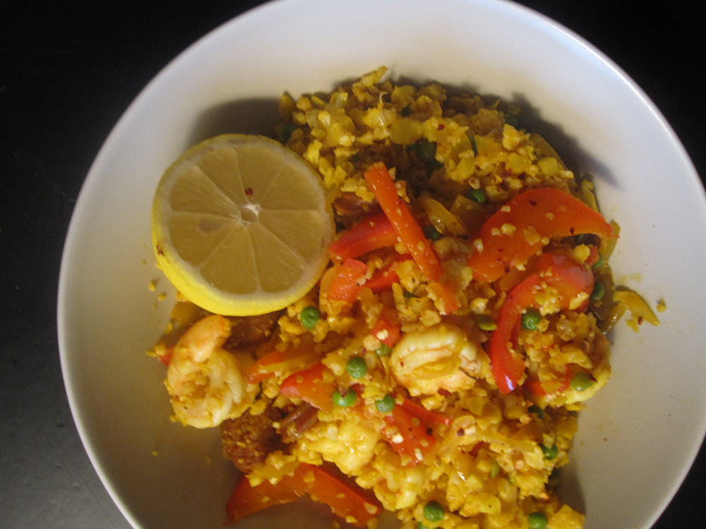 Empty the fridge - Nep paella met een halve bloemkool in plaats van rijst - lr