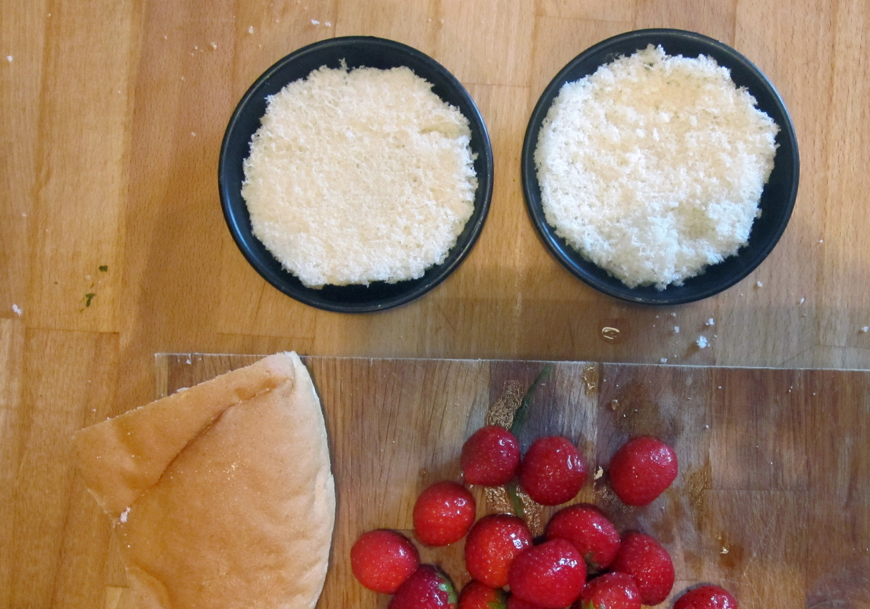 Empty the Fridge - Broodpudding met yoghurt en aardbeien