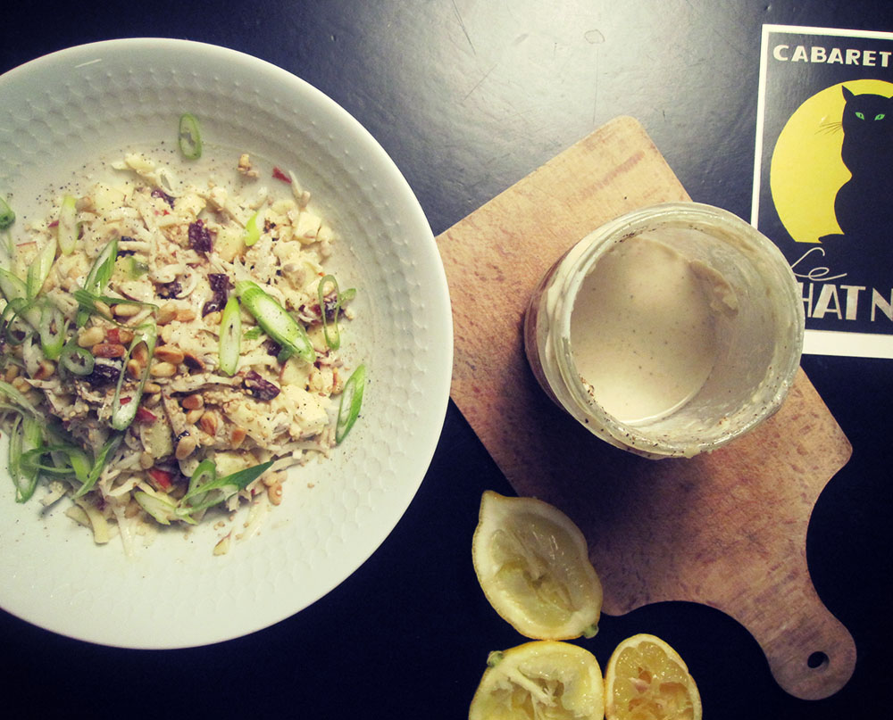 Empty the fridge - Knolselderremoulade met appel veenbessen en tahini