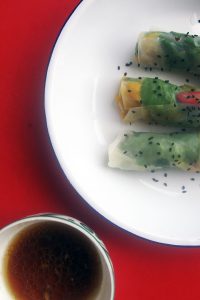 Empty the Fridge - Vietnamese lenterolletjes met mango en kruiden