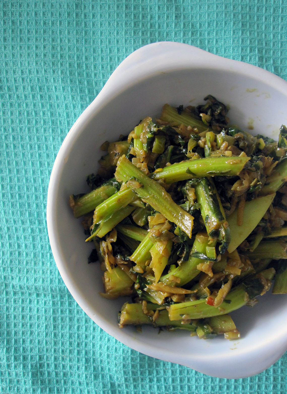 Empty the Fridge - Gobi ke danthal ki sabzi