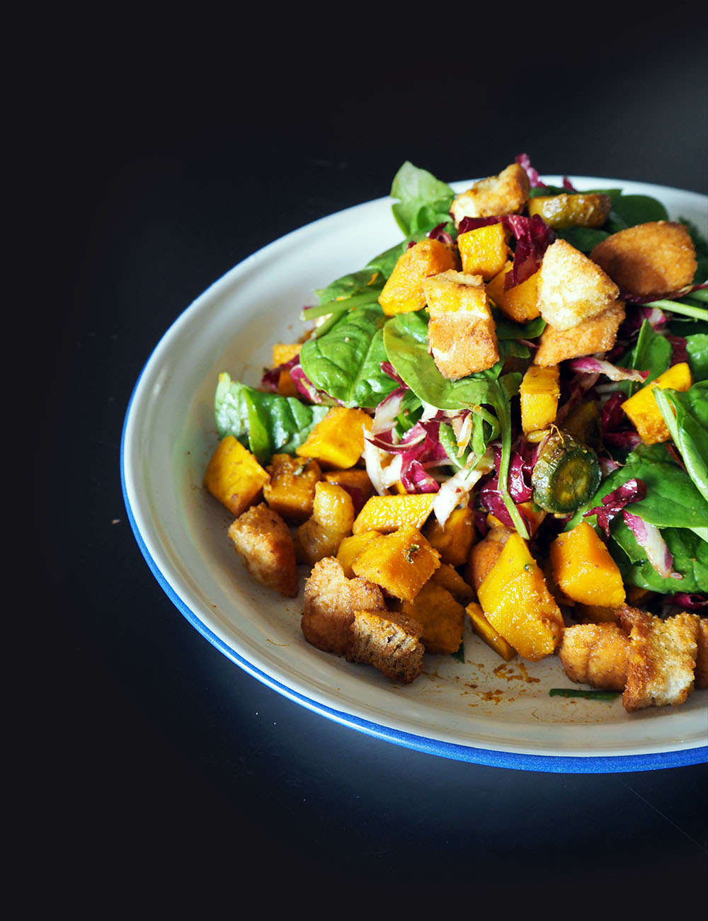 Panzanella met pompoen spinazie en radicchio