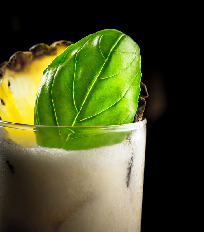 Empty the Fridge - Gin cocktail met ananas en basilicum