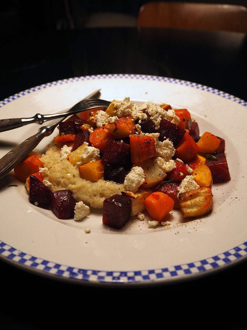 Empty the Fridge - Geroosterde wintergroenten met polenta ricotta en hazelnoetolie