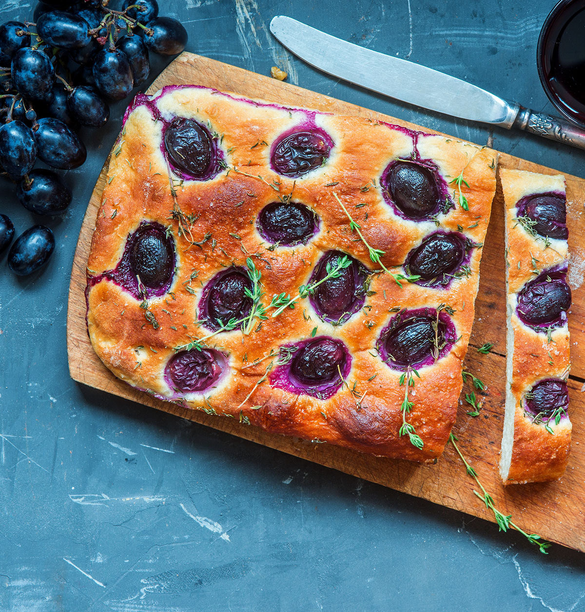 Empty the Fridge - Focaccia met blauwe druiven